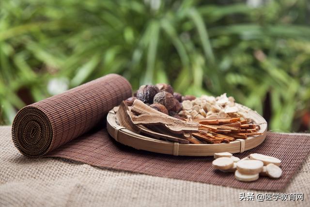 中医：针灸、推拿、艾灸有哪些功效呢？