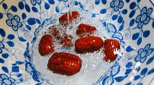 深秋已到，再忙也要给家人喝这道润肺汤，润肺去秋燥，顺利过秋天