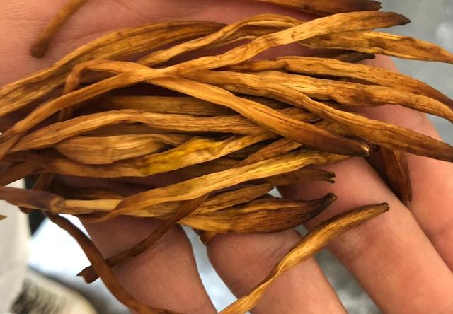 成人吃50g鲜黄花菜就可能中毒！菜无毒，毒怎么来的，如何避免？