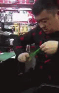 搞笑的GIF图：如果生孩子不是为了玩，那将毫无意义！