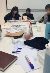 爆笑雷人的动图GIF：摩擦力应用案例演示