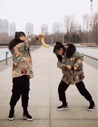 爆笑的动图GIF:在酸臭的恋爱环境中,作为单身贵族的我独自沉沦/