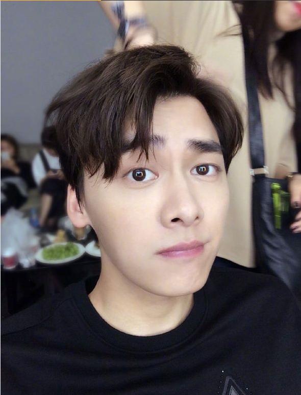 李易峰自信的眉毛是什么鬼?那些有囧字眉的明星你知道几个呢?