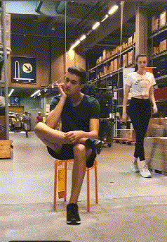 性感美女的内涵GIF图片：永远不要去打扰一个认真思考的男人