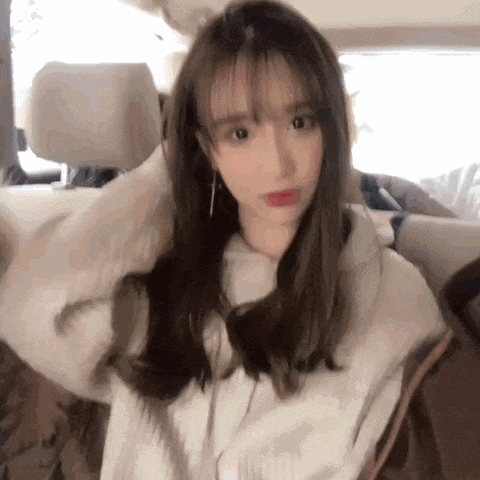 邪恶的姑娘动态图：肯定是个勤俭持家的好媳妇