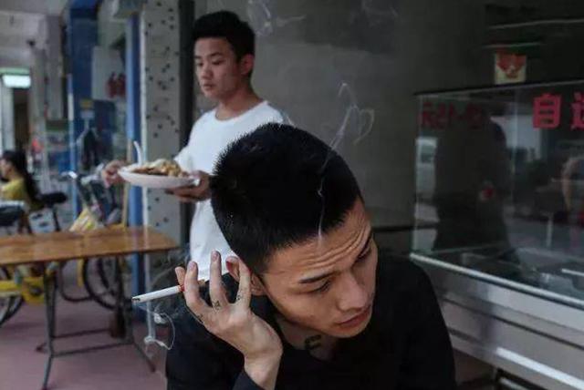 2006年，11岁少年创“杀马特家族”，两次退出后创业为自己正名