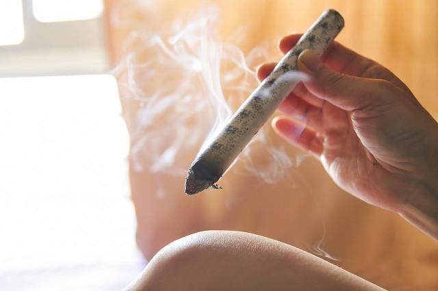 肤色暗黄、皮肤发干，医生教你艾灸1个穴位，简单有效