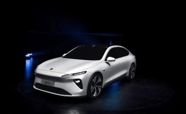 超充+长续航才是发展方向，蔚来换电方向错了，而且错的离谱？