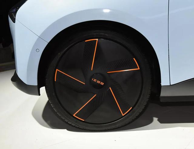 充电8分钟续航200km！游戏狂人造的车什么样？