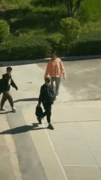 爆笑的动态图图片：这就是套路，女生都学着点！