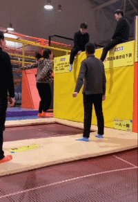 爆笑的GIF动态图：晚上你推车，白天我也学学推车