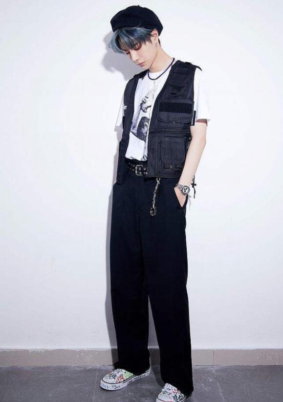 王一博的骨头项链是怎么来的-天晟网