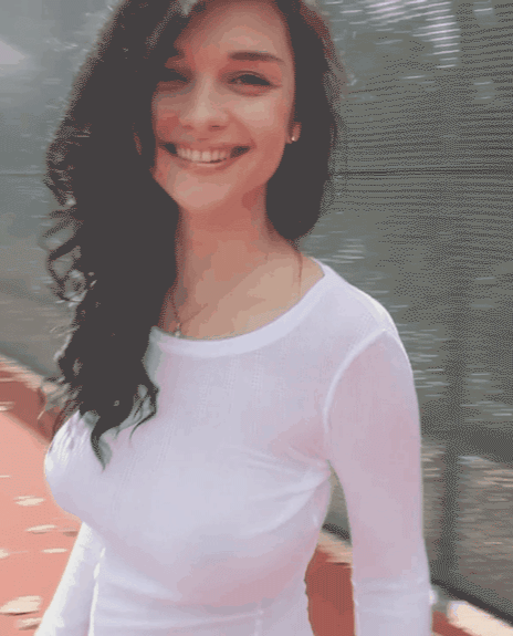 邪恶美女GIF动图：妹子这一笑，让人心都化了！