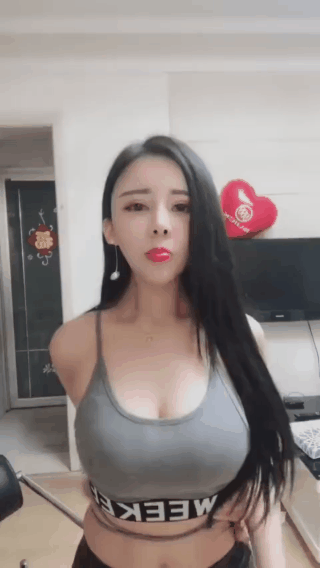 会动的美女内涵图：有这样的女同事工作效率提高一倍