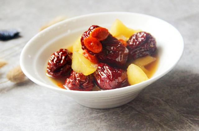 夜里翻来覆去睡不着，93岁爷爷教你一招，一个苹果轻松搞定，厉害