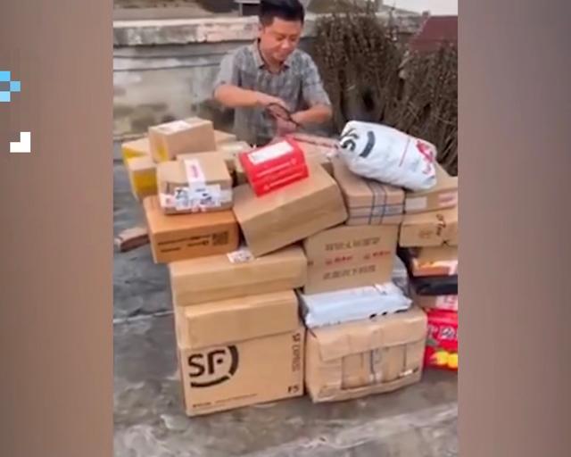 河南一班主任教师节被毕业生“礼物轰炸”，收150多个快递：有人毕业十多年