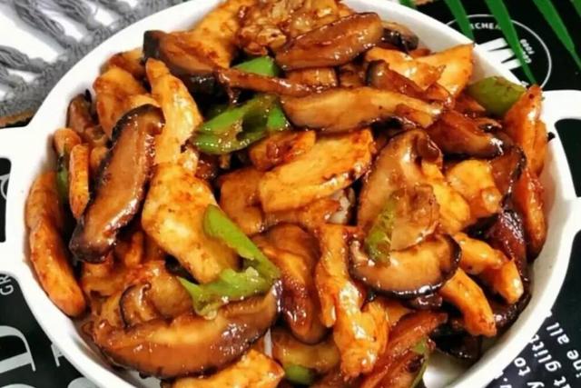 宝宝不爱吃鸡肉，家长做法不合宝宝胃口，这样做孩子吃到停不下来