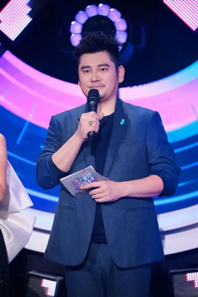 知名歌手霍尊恋情被指控风波,丑闻连连先有吴亦凡涉嫌强奸未成年少女