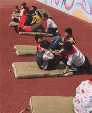 爆笑的GIF动态图：兄弟你这倒车入库挺熟练啊！
