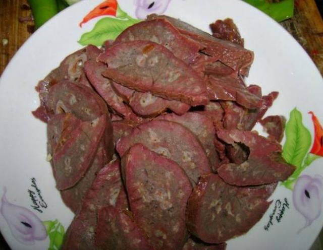 女性白头发增多，不要总认为是老了，或是因为体内缺乏5种营养