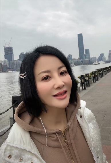 大陶红:51岁陶红晒近照！超大珍珠戒指吸晴，婚姻状况成谜，疑单身至今