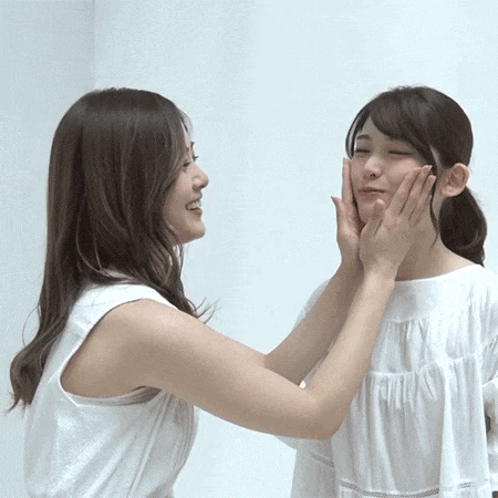 美女动态图大图GIF：女孩子聚会可千万别喝醉了