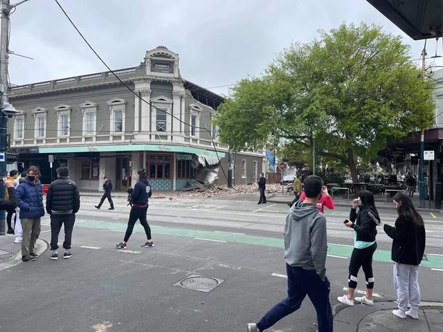 澳洲突发6级大地震！部分楼体坍塌，悉尼多地有震感，华人吓得跑下楼，专家警告：或还有余震，持续多个月