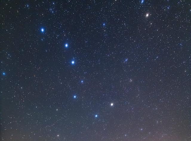 除了五大行星之外,夜空中的星星其实都是恒星,北斗七星同样也是恒星