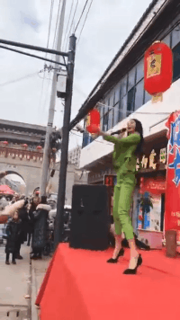 男女激烈动态黄图：小白兔真调皮！蹦蹦跳跳真可爱！
