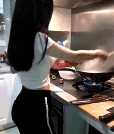 邪恶的美女GIF：8个美女下面给你吃？你的选择是？