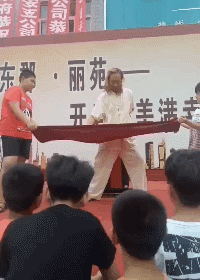 搞笑的GIF趣图：狗子生气了，怎么感觉养了一个女朋友！
