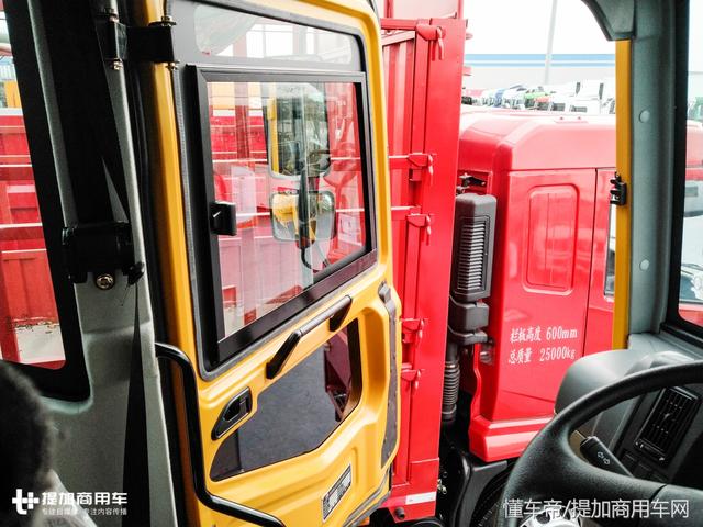 矿用工程车