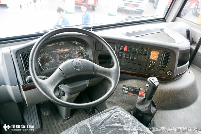 矿用工程车