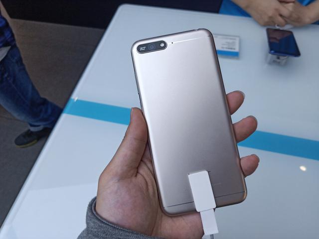 [云端云中君朋友圈自动点赞]，荣耀7x深色模式在哪设置