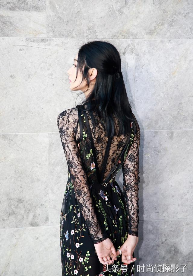 李沁背影图片唯美(李沁高清4k美图壁纸收藏分享)-天晟网