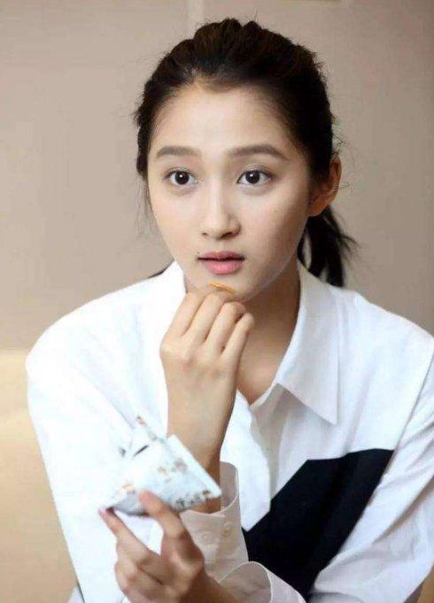 继而挑大梁主演了《轩辕剑之汉之云》《九州·天空城》《凤囚凰》等