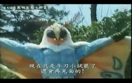 牛人把蜈蚣扔到破碎机