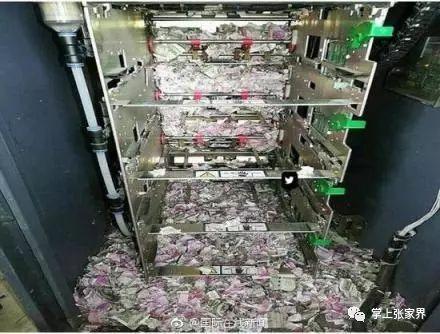 警方通报越野车司机**后砸死对方