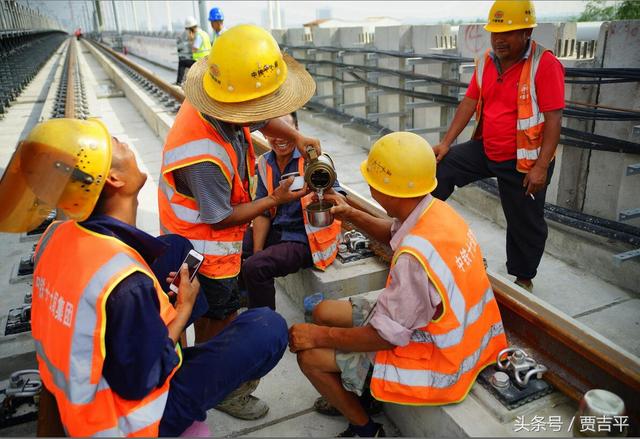 建精品工程展铁军雄风
