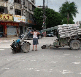 搞笑的GIF动图：我感觉这场战斗是无法避免了！