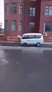 爆笑的GIF趣图:看过汽车漂移的,头次看见轮船漂移的