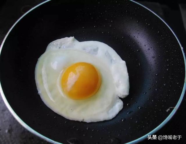 煎蛋用什么油煎（有油煎蛋和无油煎蛋）