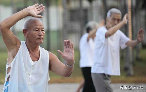老年人在起床的时候也要注意几个要点