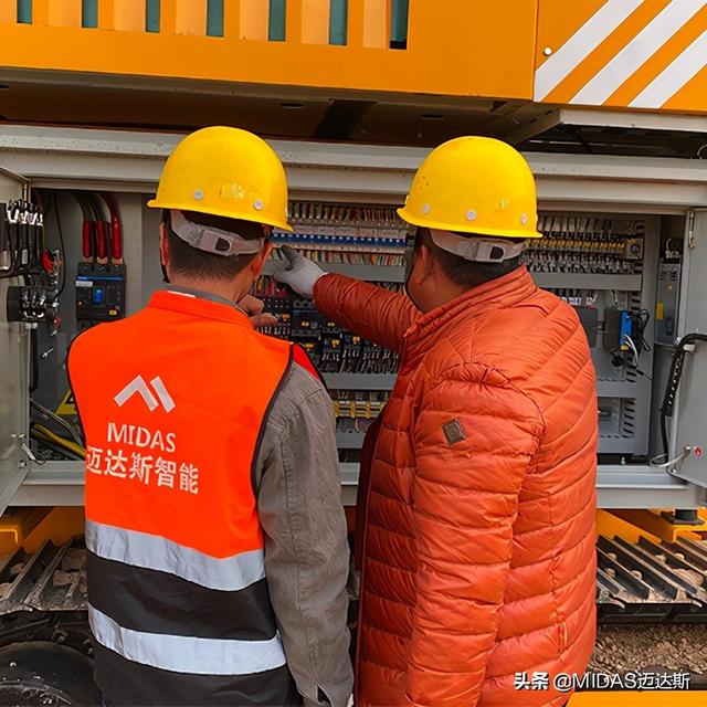 加工圆锥破碎机用什么设备