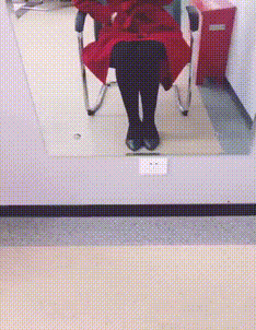 美女的邪恶动态图GIF：听说只有瘦人才能做到