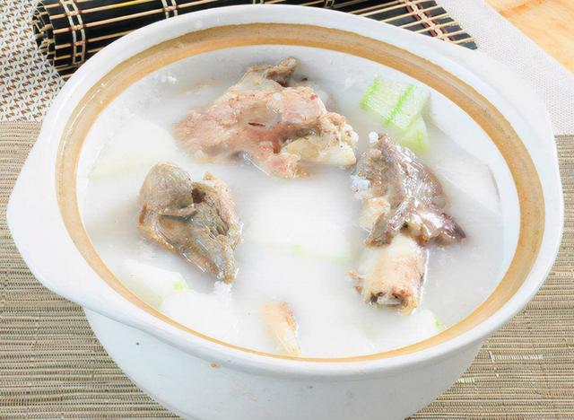 原来“骨头汤”不补钙？真正补钙的是这6种食物，别再乱花钱了