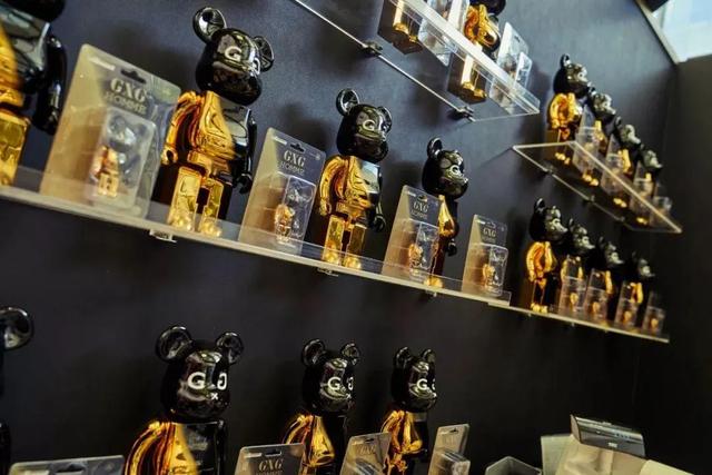 一只熊换一套房，比炒鞋还狠的潮玩式割韭菜