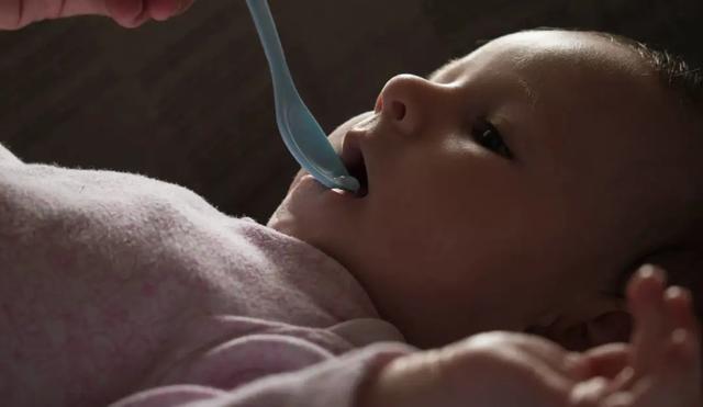 维生素D忘记吃，断断续续补，有问题吗？一天中哪个时间吃最好？