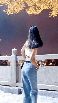 最新内涵美女动图：妹子你这个样子，怕是会有人控制不住的啊！