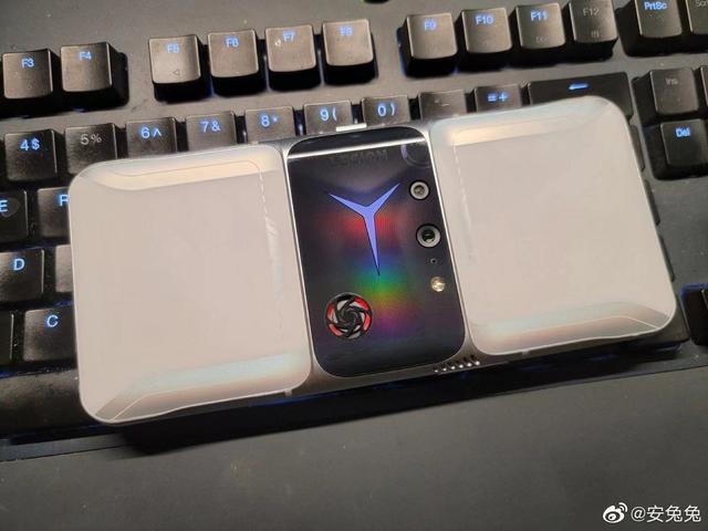 散热性能迎来史诗级加强？三星Galaxy手机或内置风扇